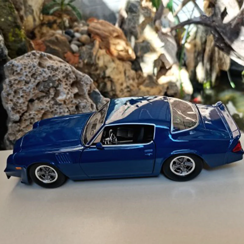 Jada 1:24 Scale Alloy 1979 Camaro Z28 Model 2 Jada 1:24 Scale Alloy 1979 Camaro Z28 Model - Image 2
