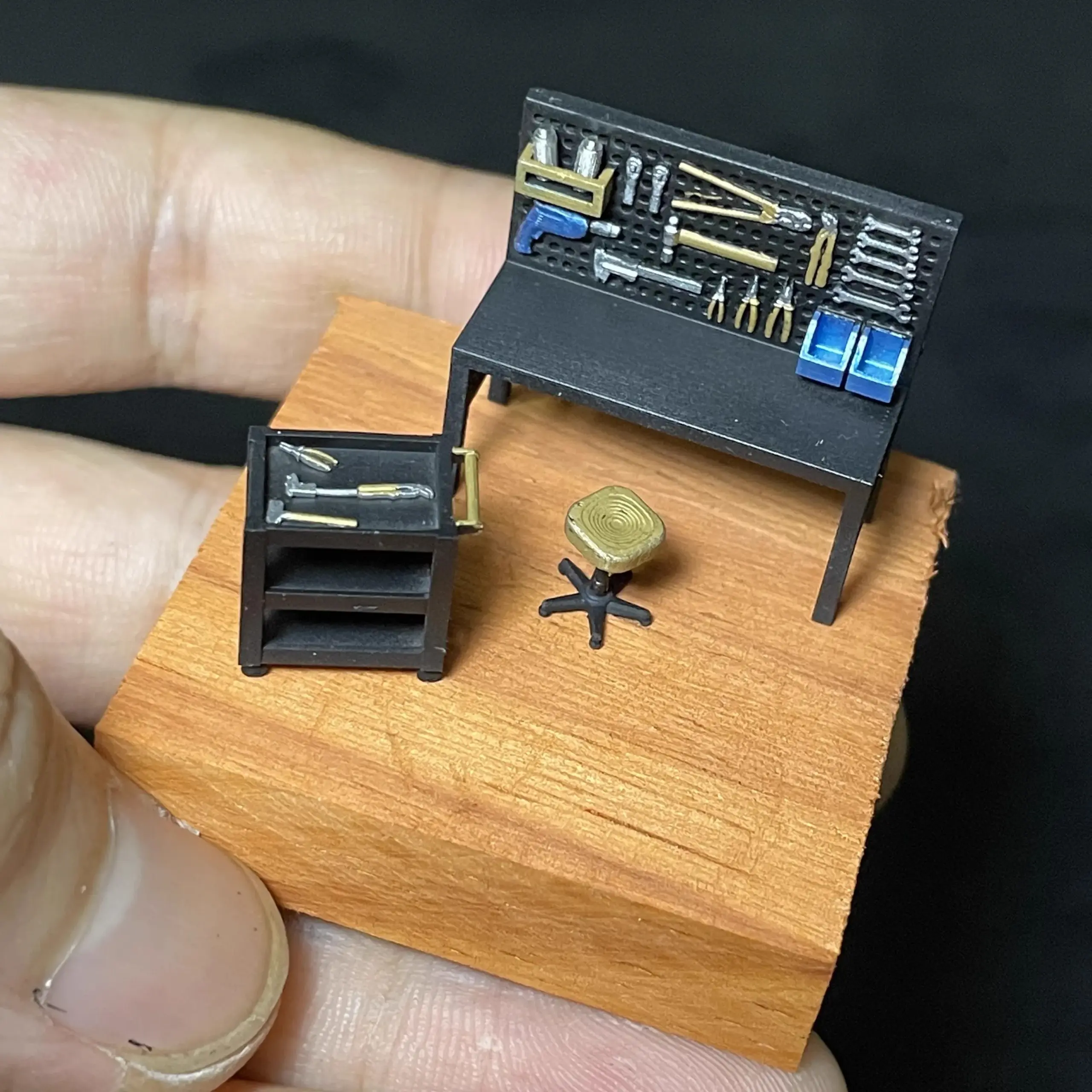 1/64 Scale Diorama Work Table Set 4 1/64 Scale Diorama Work Table Set - Image 4