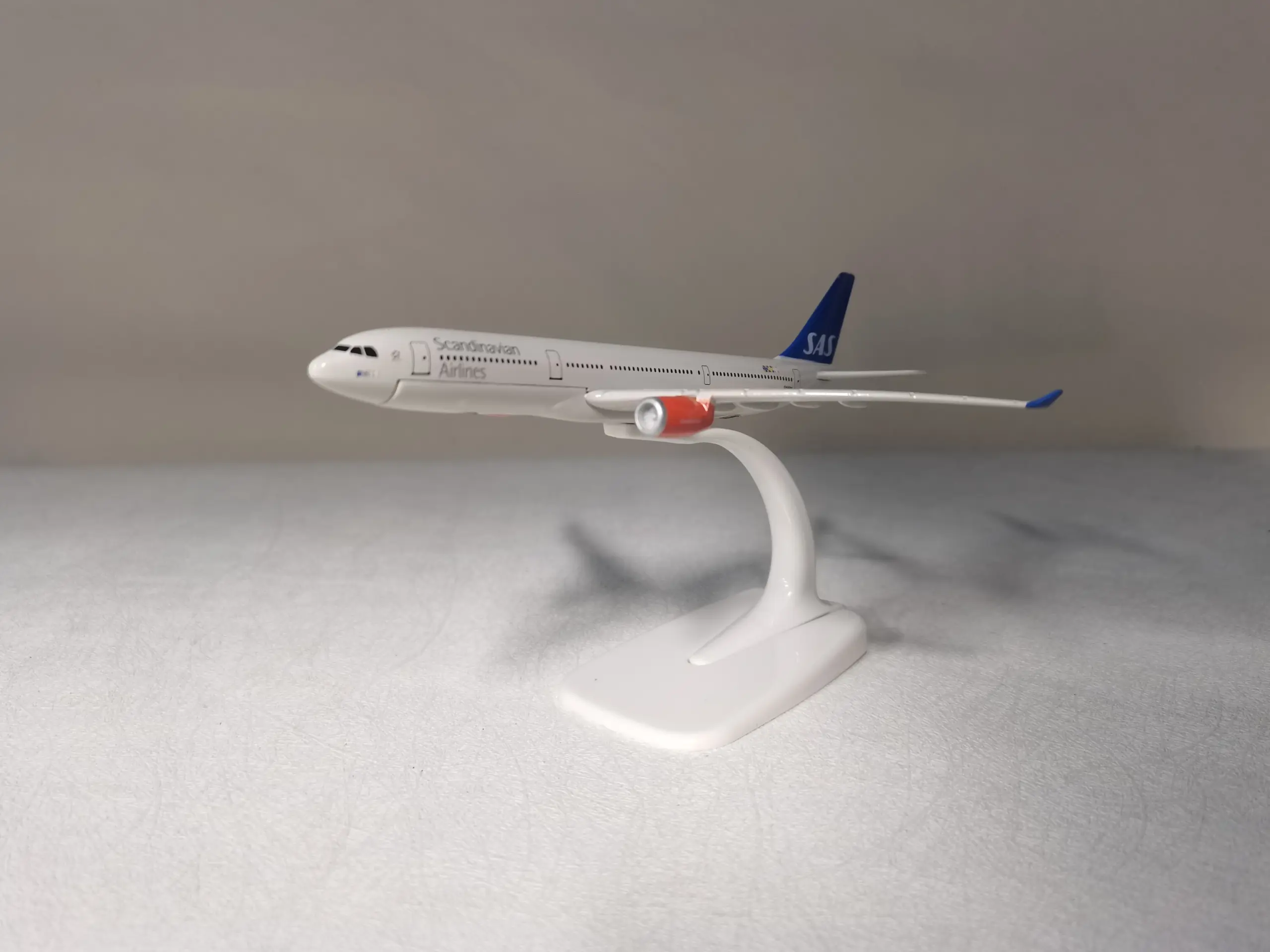 Airbus A330 Die-Cast Model Aircraft 16cm 4 Airbus A330 Die-Cast Model Aircraft 16cm - Image 4