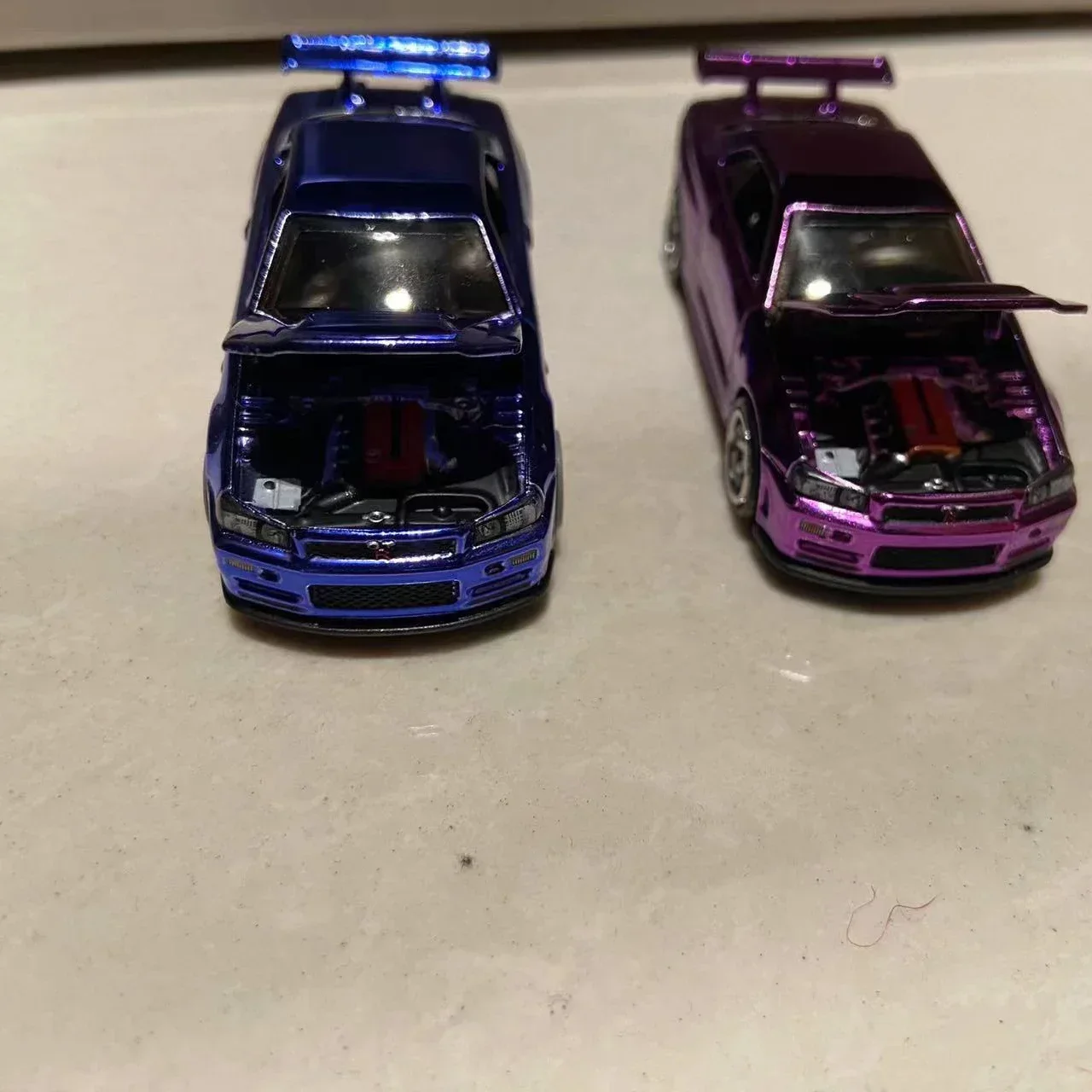 1:64 Nissan Skyline GT-R R34 Diecast Model 2 1:64 Nissan Skyline GT-R R34 Diecast Model - Image 2