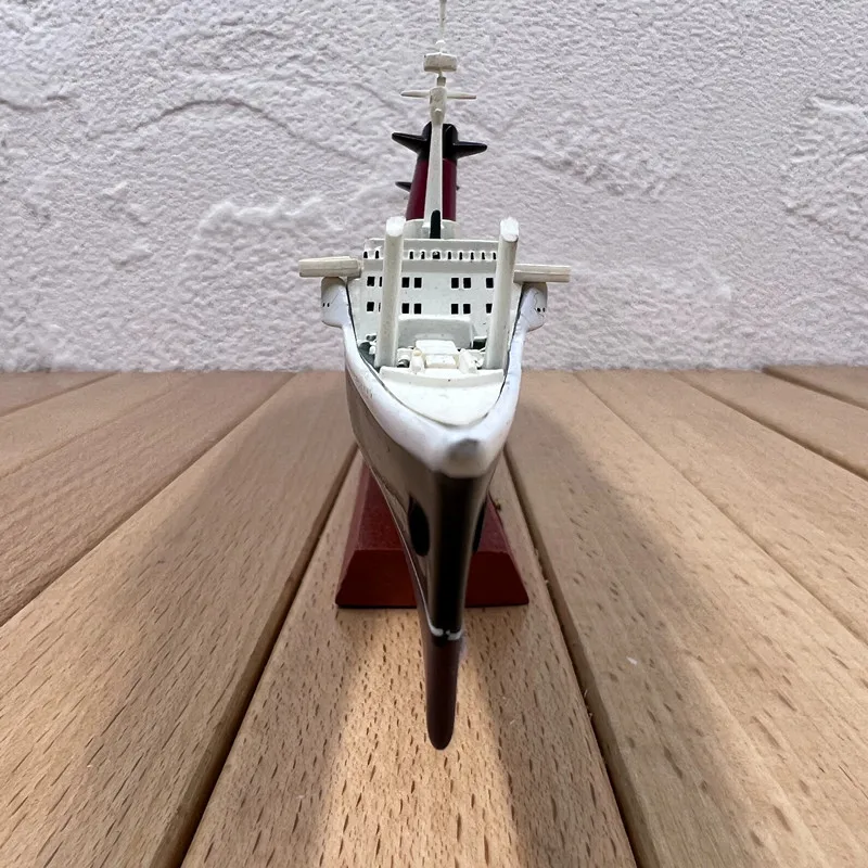 1:1250 Scale Classic Cruise Ship Model 5 1:1250 Scale Classic Cruise Ship Model - Image 5