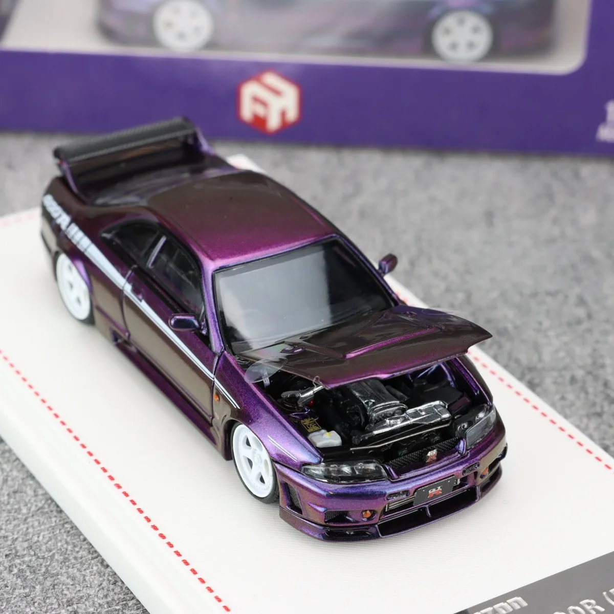 1:64 Scale Nissan GTR R33 Nismo 400R Model 5 1:64 Scale Nissan GTR R33 Nismo 400R Model - Image 5