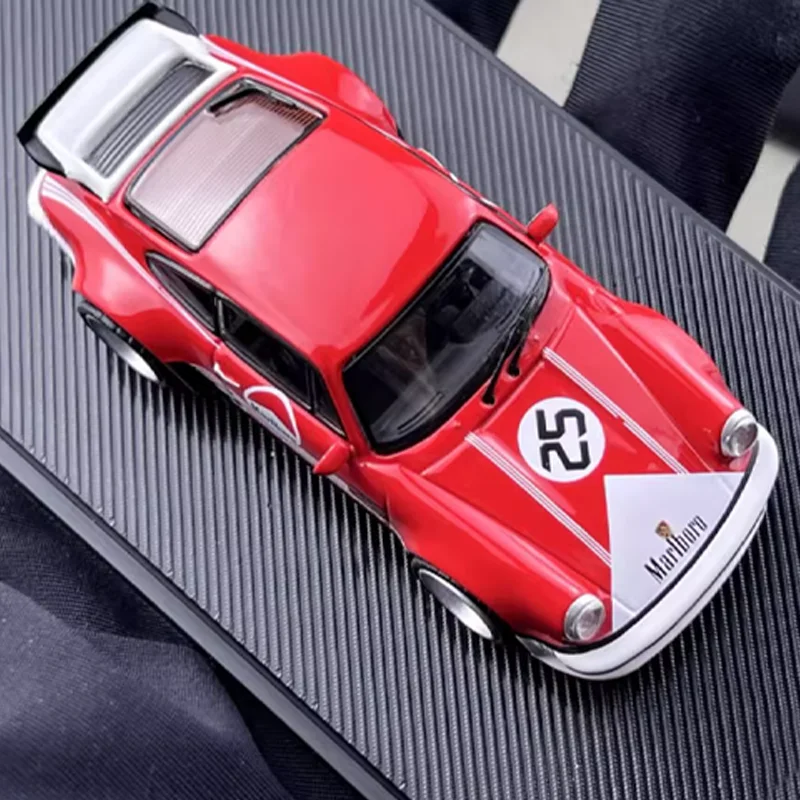 RM 1/64 Singer 930 Marlboro Diecast Model 2 RM 1/64 Singer 930 Marlboro Diecast Model - Image 2