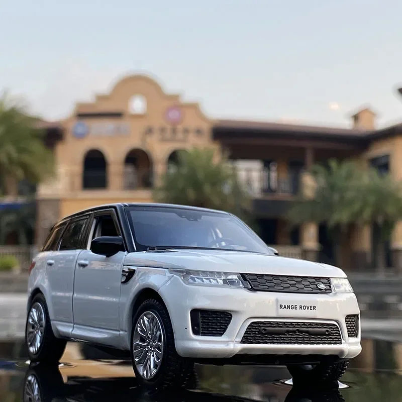 1:32 Range Rover Sports SUV Diecast Model 3 1:32 Range Rover Sports SUV Diecast Model - Image 3