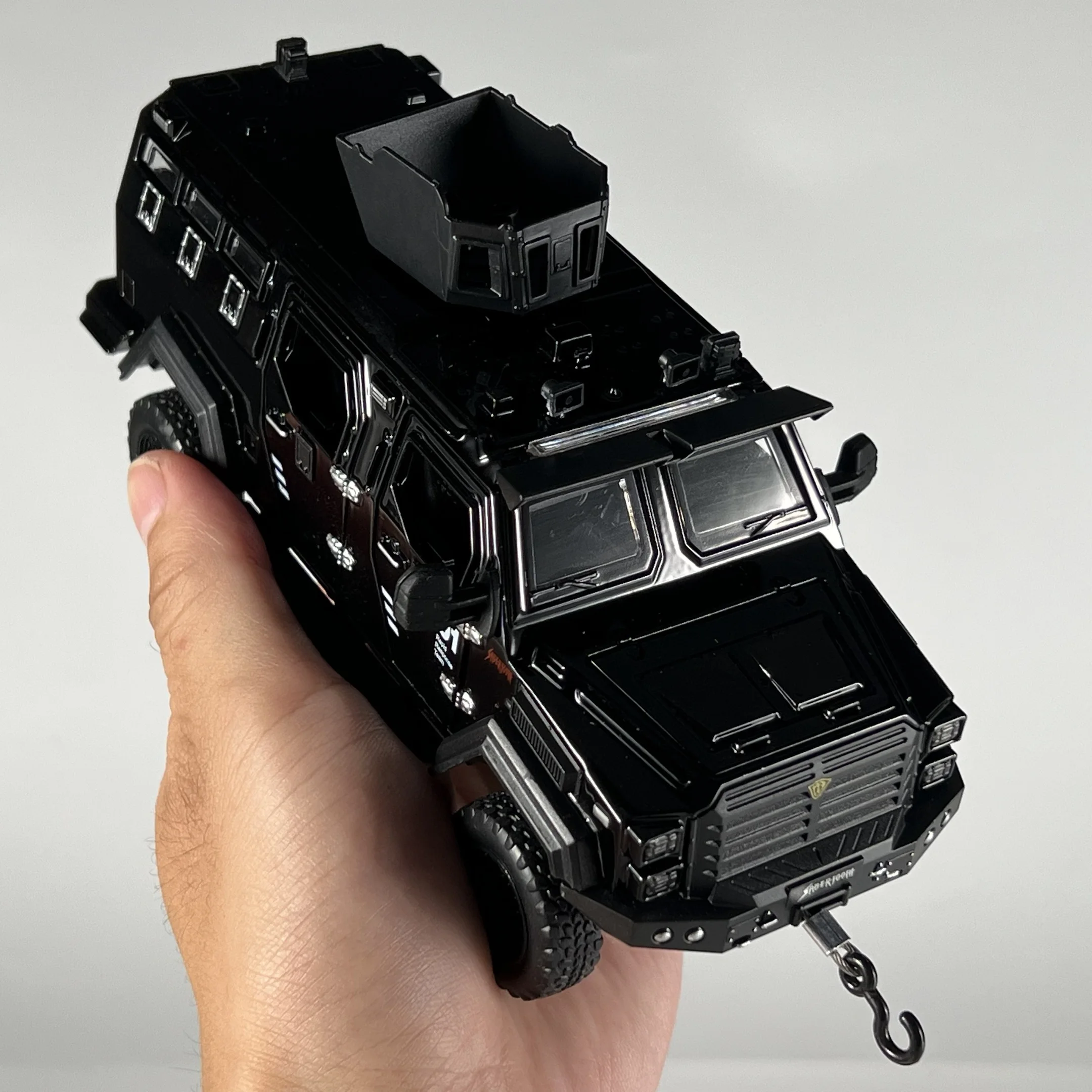 1:32 Ford F-550 Diecast Model with Sounds 1 1:32 Ford F-550 Diecast Model with Sounds