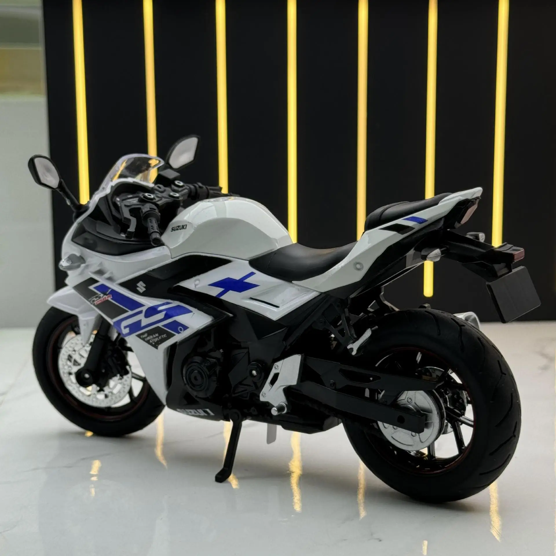 Suzuki GSX250R Alloy Motorcycle Model 1:12 Scale 2 Suzuki GSX250R Alloy Motorcycle Model 1:12 Scale - Image 2