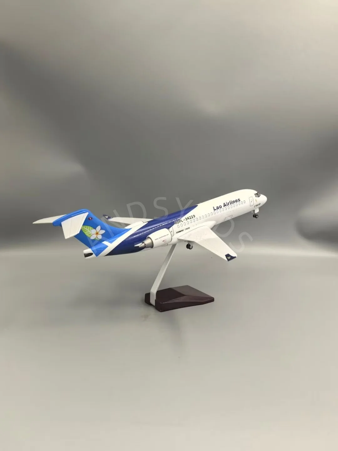 47cm C909 Lao Airlines Model Airplane 1/70 Scale 5 47cm C909 Lao Airlines Model Airplane 1/70 Scale - Image 5