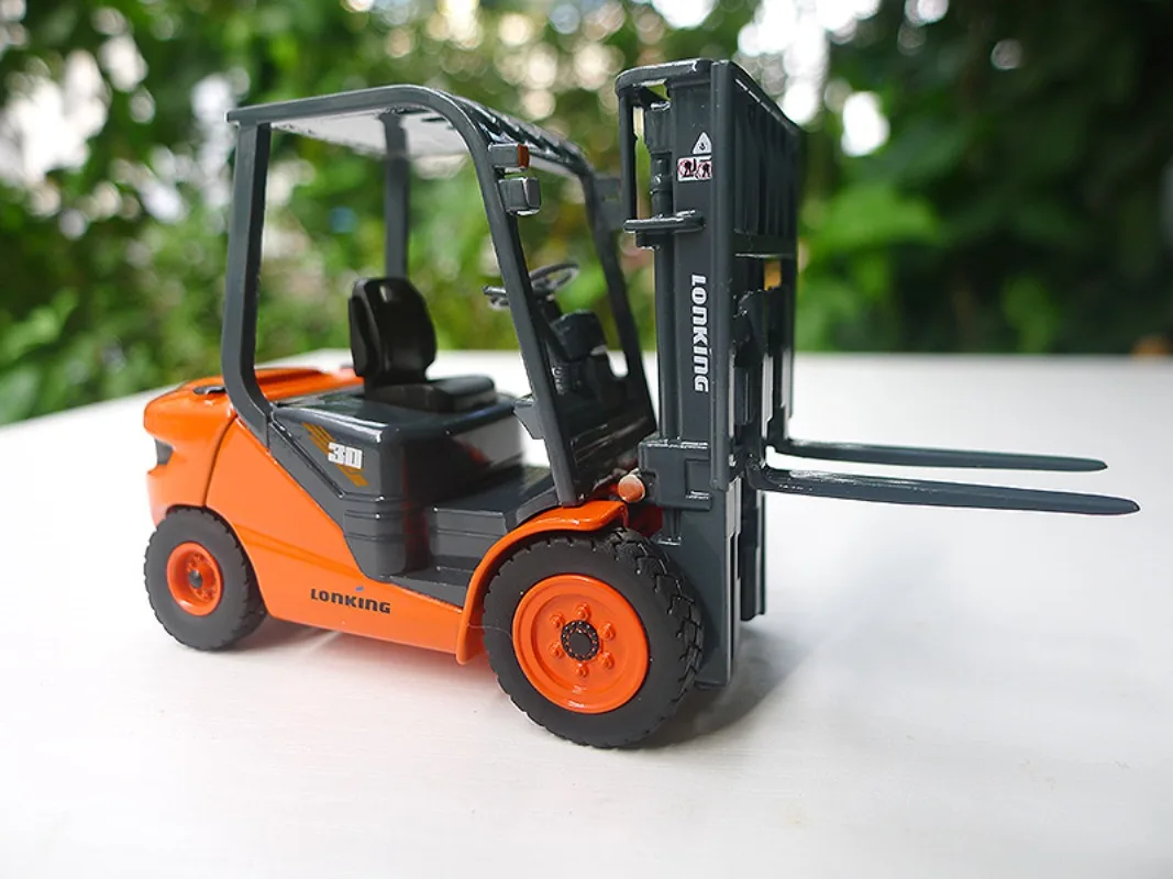 Diecast Lonking LG30DT Forklift Model 1:35 Scale 3 Diecast Lonking LG30DT Forklift Model 1:35 Scale - Image 3