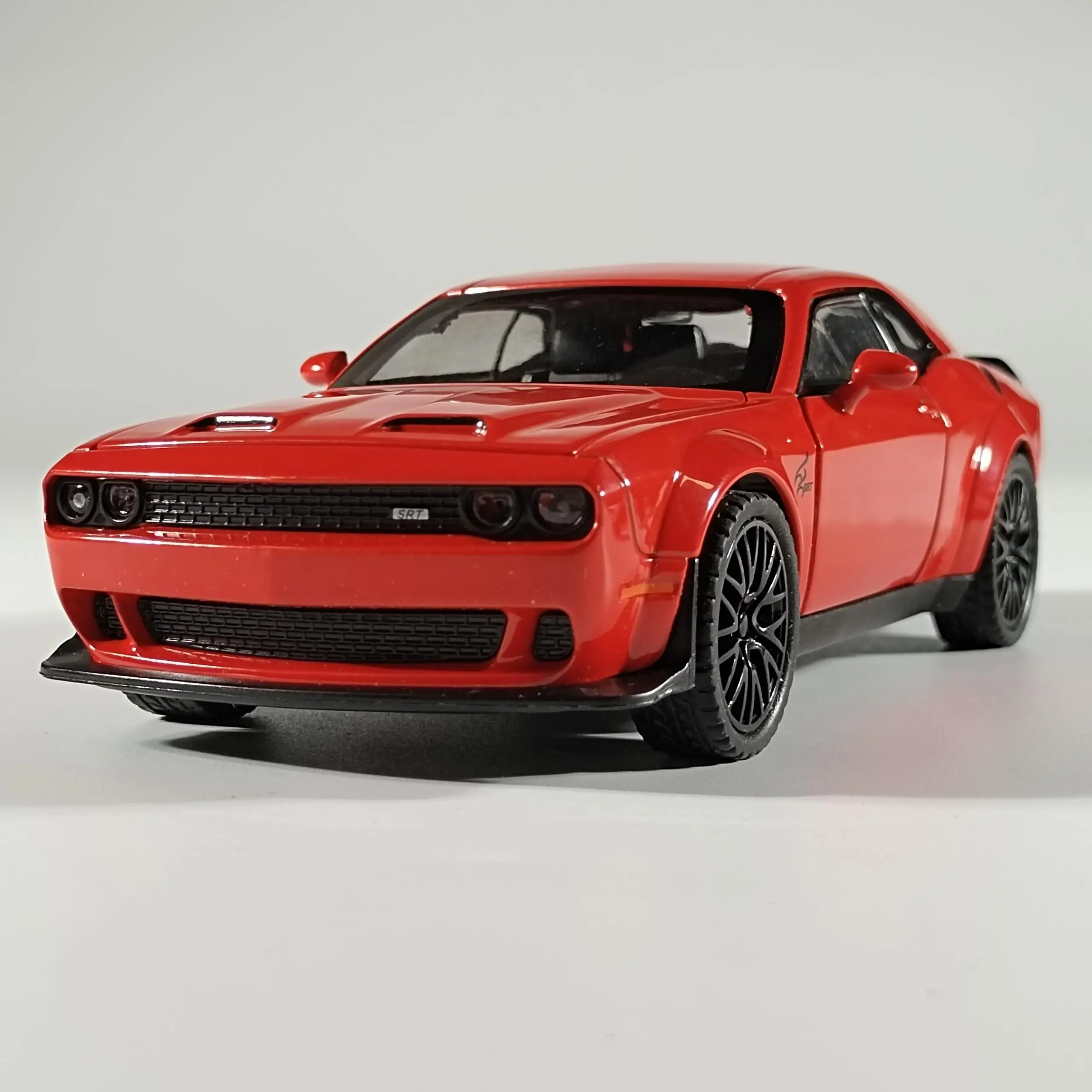 Dodge Challenger Hellcat 1:32 Scale Diecast Model 8 Dodge Challenger Hellcat 1:32 Scale Diecast Model - Image 8