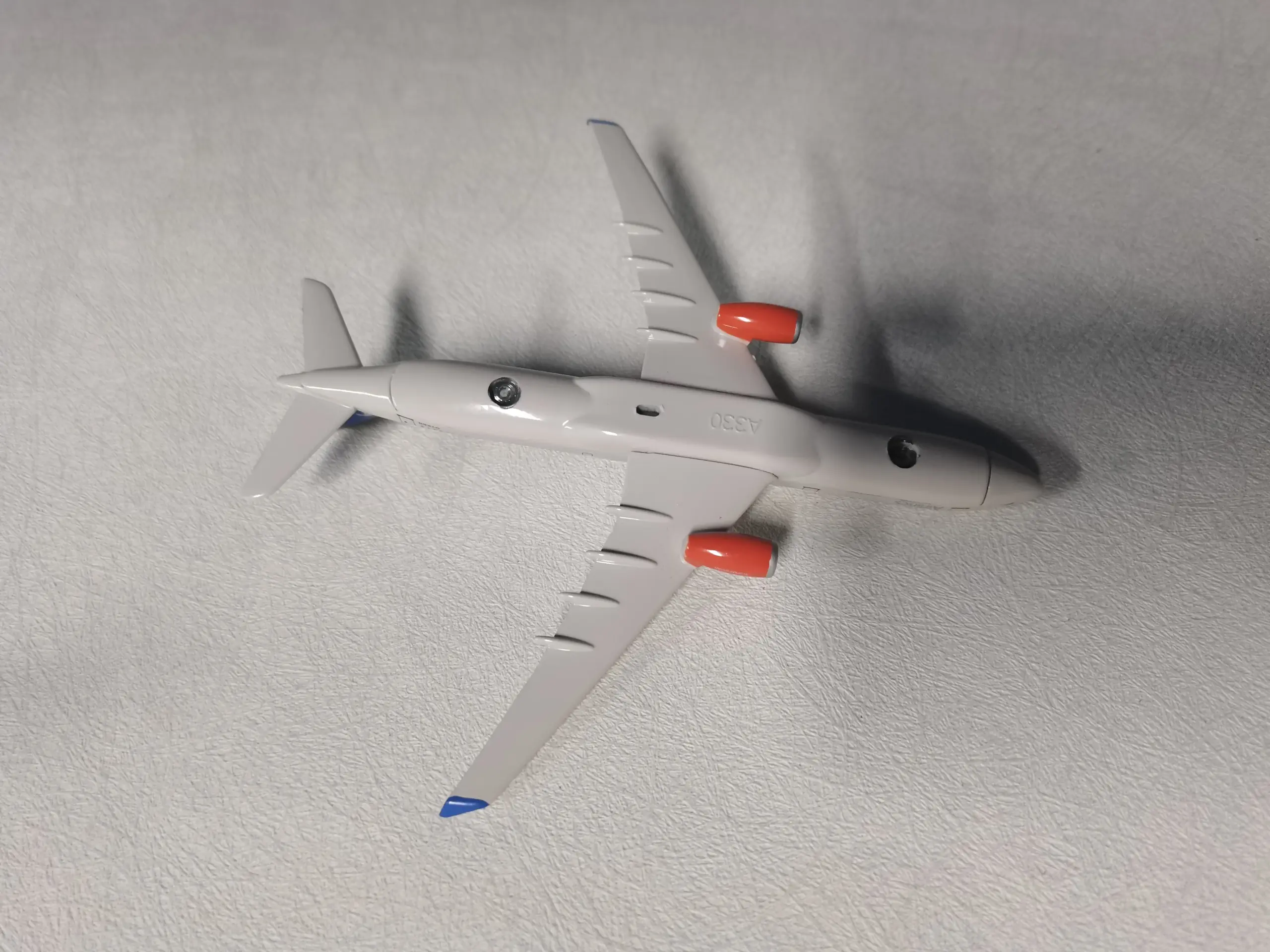 Airbus A330 Die-Cast Model Aircraft 16cm 6 Airbus A330 Die-Cast Model Aircraft 16cm - Image 6