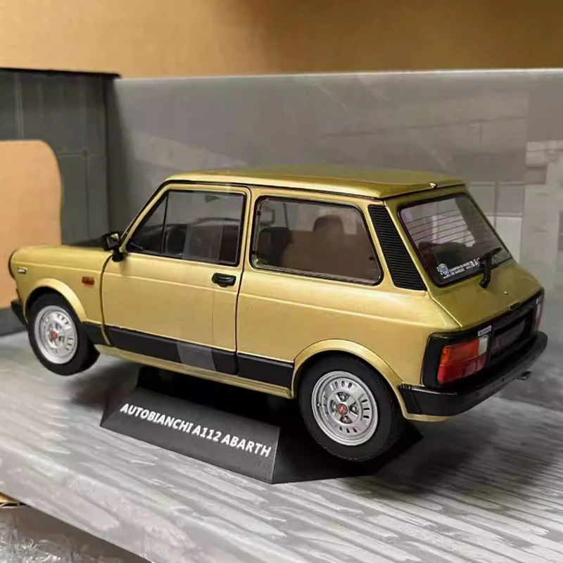 SOLIDO 1/18 AUTOBIANCHI A112 Diecast Model Car 4 SOLIDO 1/18 AUTOBIANCHI A112 Diecast Model Car - Image 4