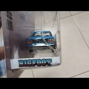 1994 Ford F-150 Bigfoot 1:64 Diecast Model 8 Sdea5831cdcd744cbac343d49213bf4bbi