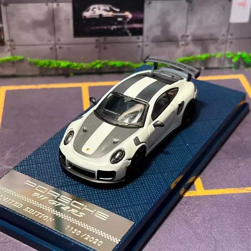 1:64 Scale Porsche 911 GT2 RS Diecast Model 3 1:64 Scale Porsche 911 GT2 RS Diecast Model - Image 3