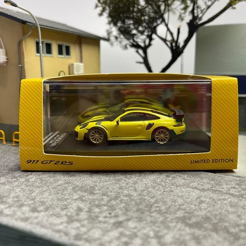 1:64 Scale Porsche 911 GT2 RS Diecast Model 8 1:64 Scale Porsche 911 GT2 RS Diecast Model - Image 8