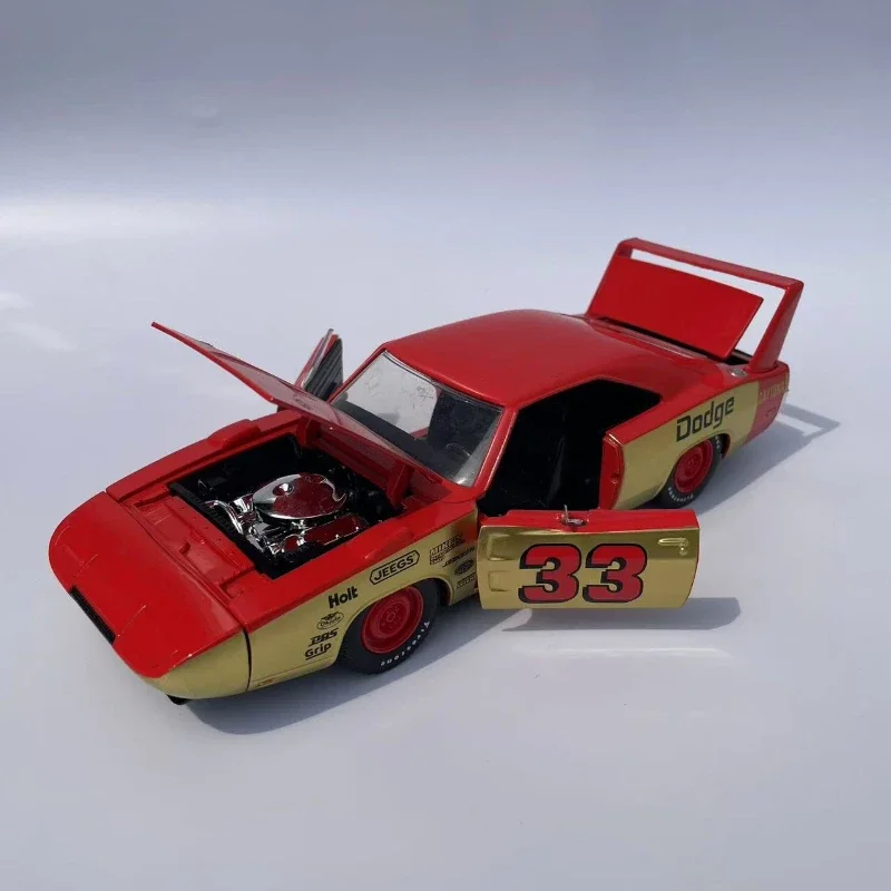 1969 Dodge Charger Daytona 1:24 Diecast Model 4 1969 Dodge Charger Daytona 1:24 Diecast Model - Image 4