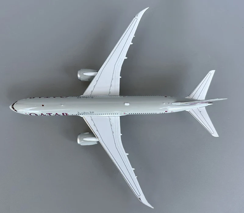 Qatar Airways Boeing 787-9 Diecast Model 1:400 5 Qatar Airways Boeing 787-9 Diecast Model 1:400 - Image 5