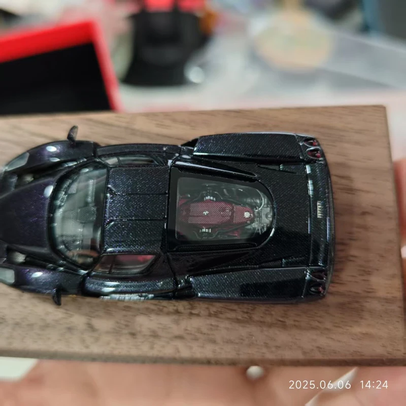 Ferrari Enzo 1/64 Diecast Model Car Replica 4 Ferrari Enzo 1/64 Diecast Model Car Replica - Image 4