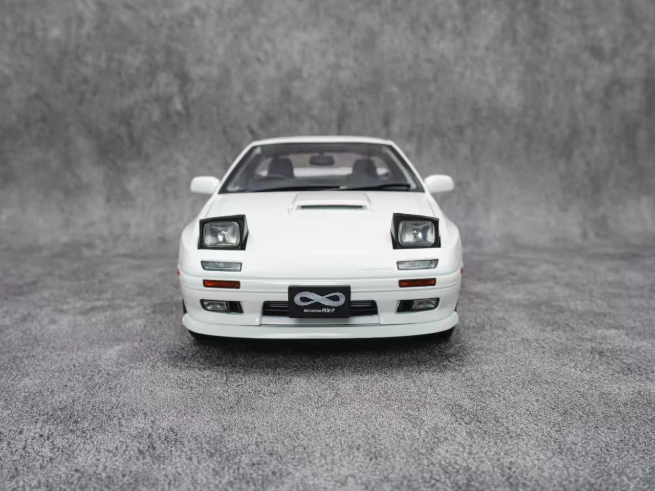 1:18 Scale RX-7 Savanna Diecast Model Car 2 1:18 Scale RX-7 Savanna Diecast Model Car - Image 2