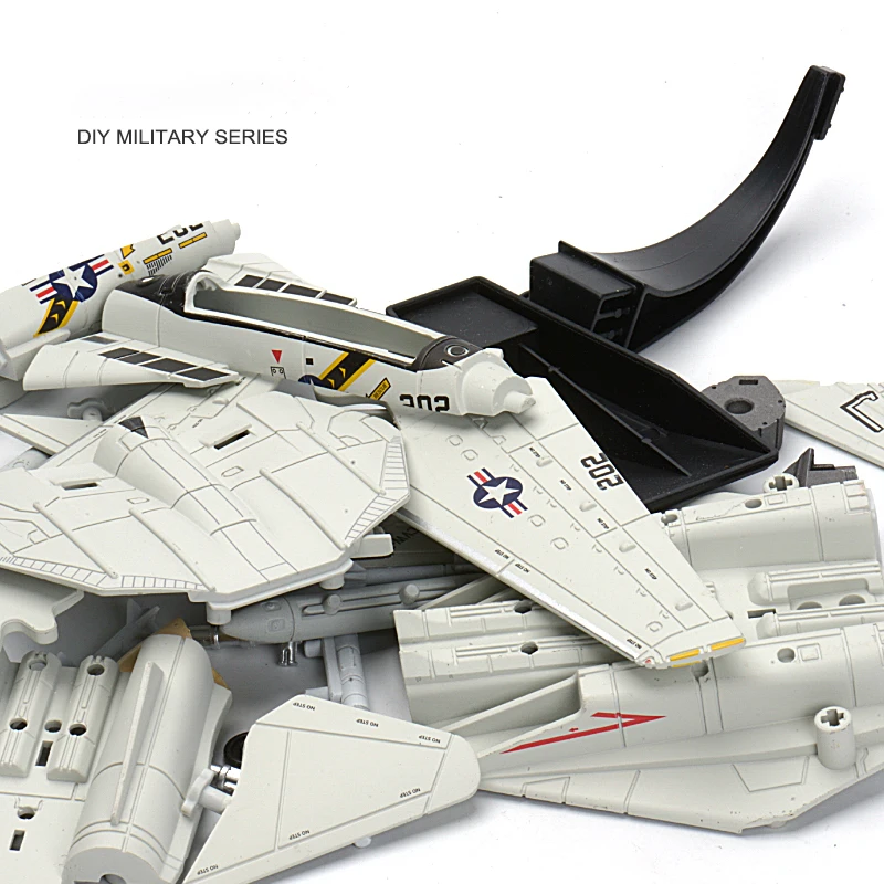 1/72 Scale F-14 Tomcat Model Kit 4 1/72 Scale F-14 Tomcat Model Kit - Image 4