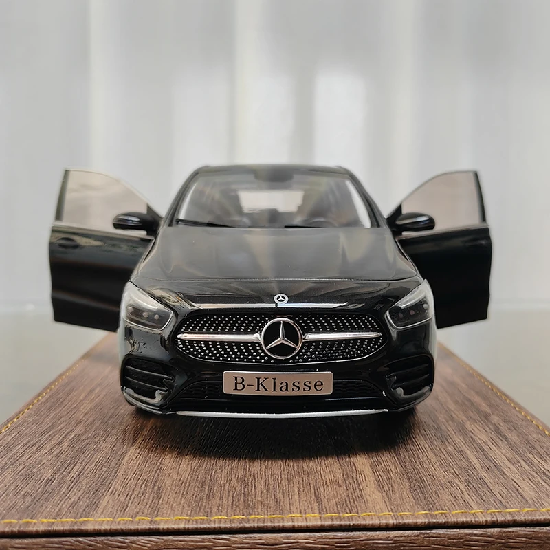 1/18 Mercedes B-Klasse Diecast Model Car 4 1/18 Mercedes B-Klasse Diecast Model Car - Image 4