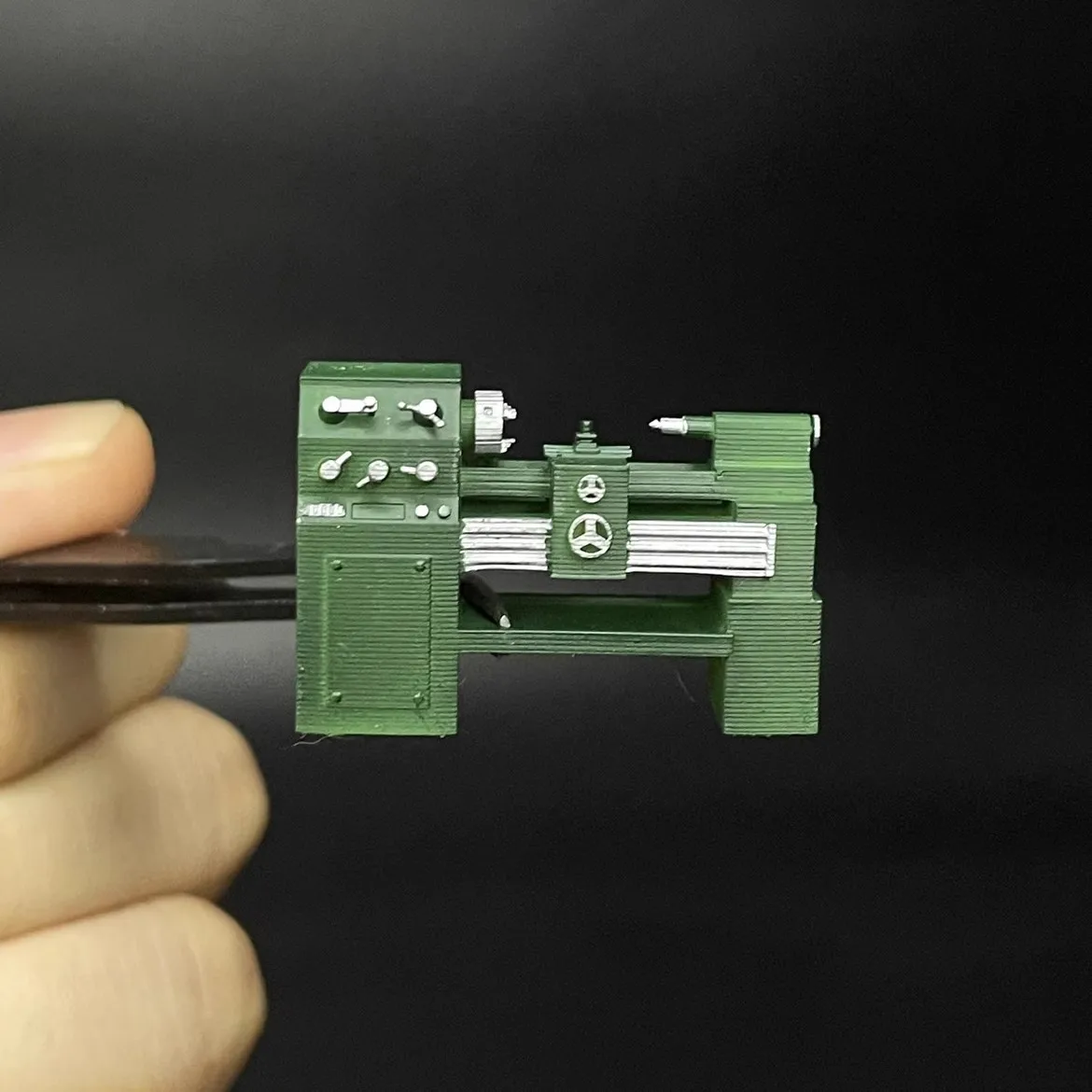 1:64 Scale Dynamic Lathe Model for Miniature Garage 2 1:64 Scale Dynamic Lathe Model for Miniature Garage - Image 2