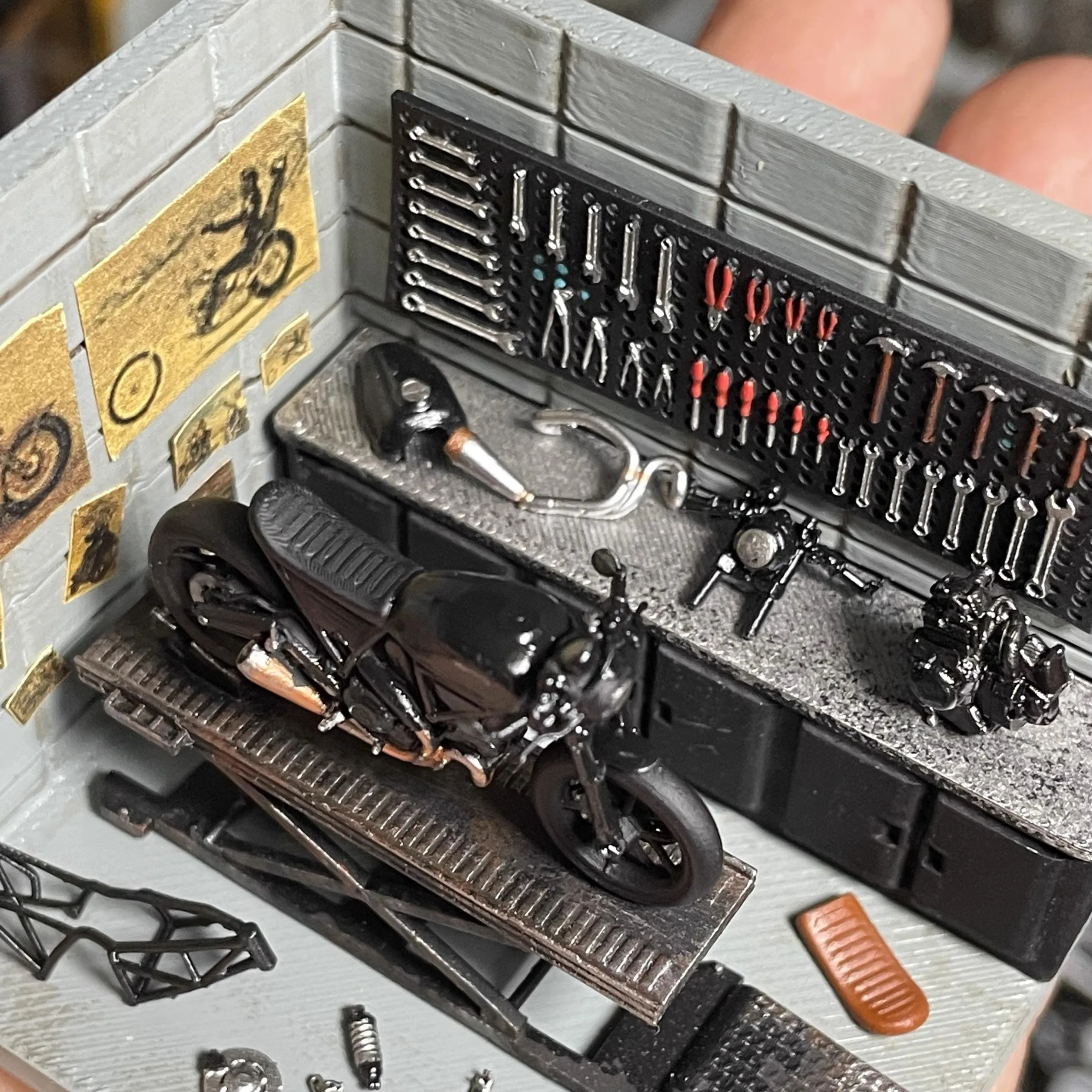 1/64 Scale Motorcycle Painting Garage Diorama 6 1/64 Scale Motorcycle Painting Garage Diorama - Image 6