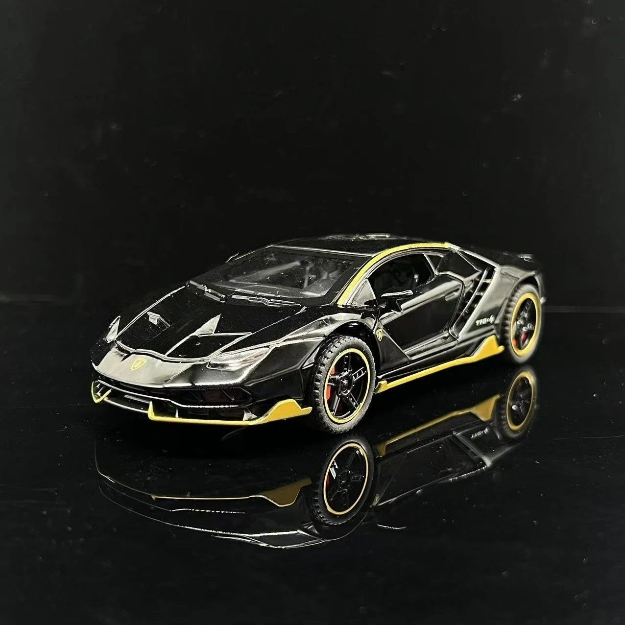 Lamborghini LP750 LP770 1:32 Diecast Model Car 6 Lamborghini LP750 LP770 1:32 Diecast Model Car - Image 6