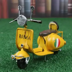 Vespa Motorcycle 1:18 Scale Model in Yellow 26 Se6d7f8fab087483d975e376537d6339ea