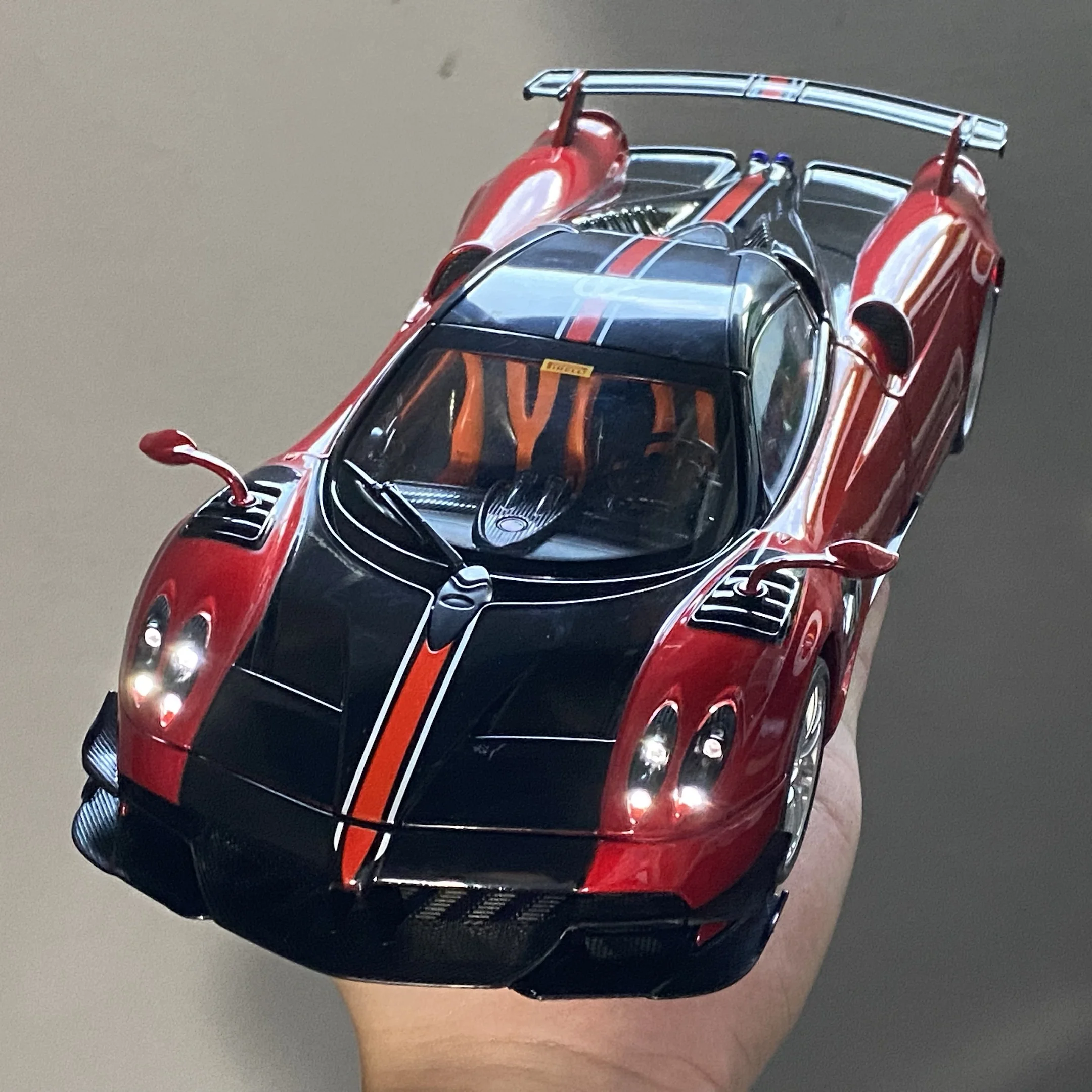 1:18 Pagani Huayra BC Diecast Model Car 2 1:18 Pagani Huayra BC Diecast Model Car - Image 2