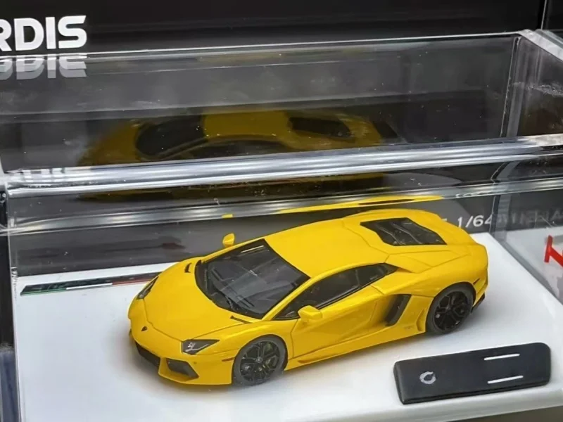 1:64 Scale Lamborghini Aventador LP700-4 Set 4 1:64 Scale Lamborghini Aventador LP700-4 Set - Image 4