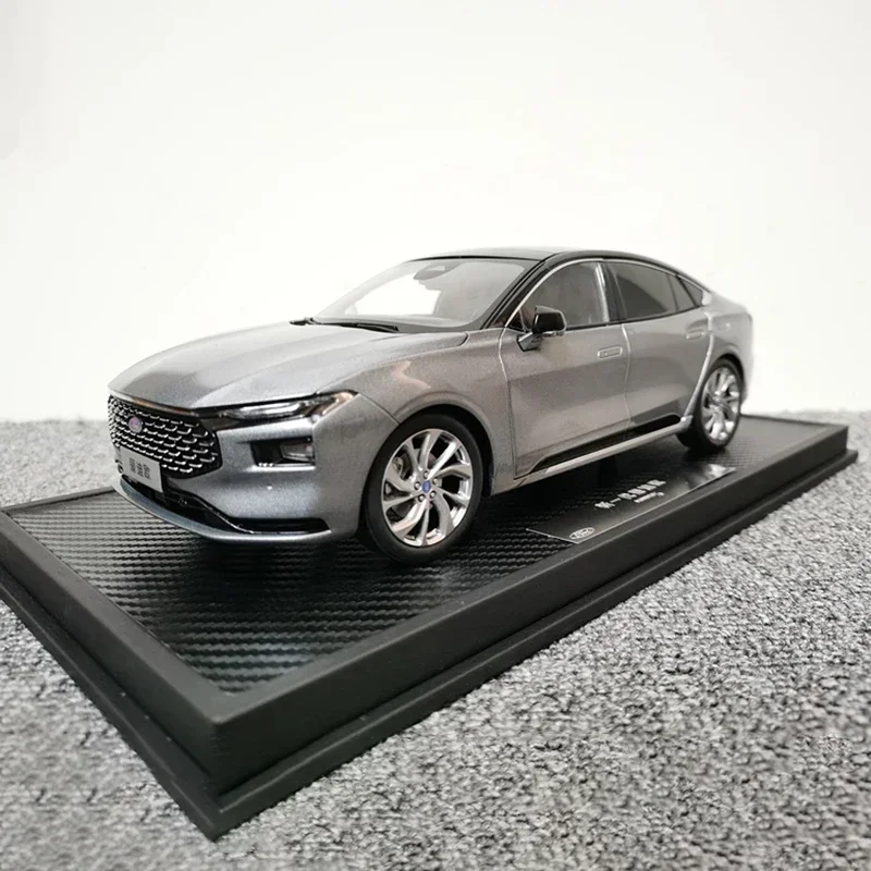 1:18 Scale Ford Mondeo 2022 Diecast Model 3 1:18 Scale Ford Mondeo 2022 Diecast Model - Image 3