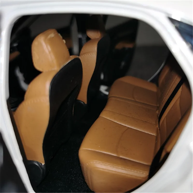 Ford ESCORT 2022 SUV 1:18 Diecast Model 5 Ford ESCORT 2022 SUV 1:18 Diecast Model - Image 5