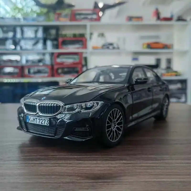 BMW 330i 1/18 Scale Diecast Model Car 2 BMW 330i 1/18 Scale Diecast Model Car - Image 2