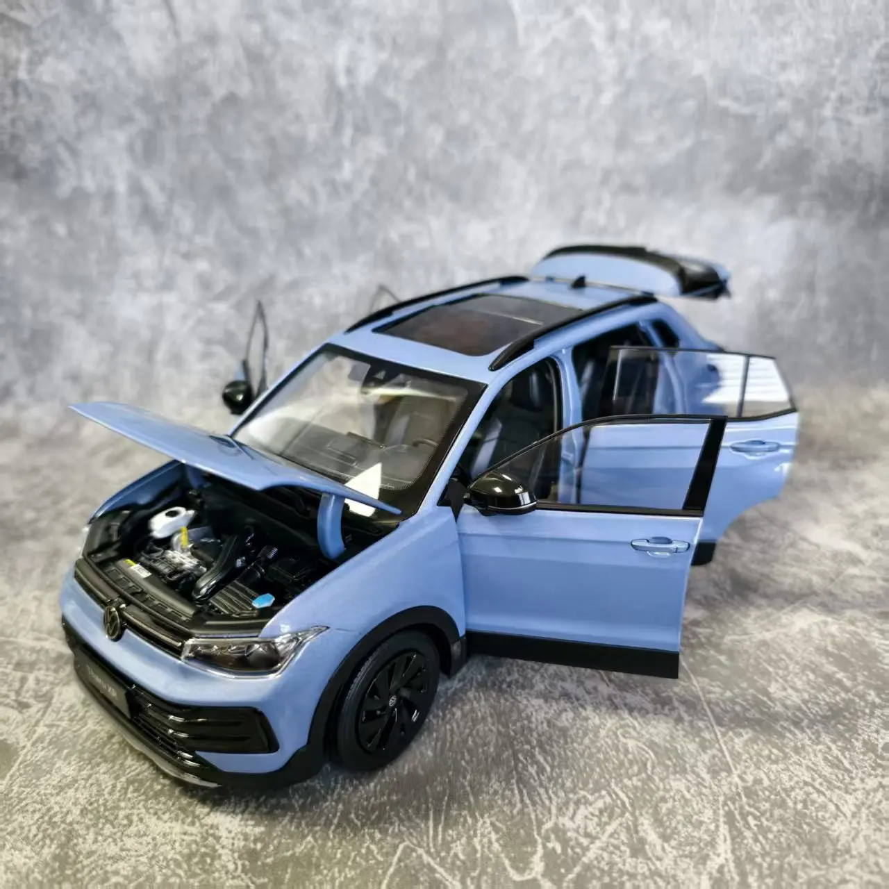 1/18 Tharu XR Diecast Model Car in Blue 4 1/18 Tharu XR Diecast Model Car in Blue - Image 4