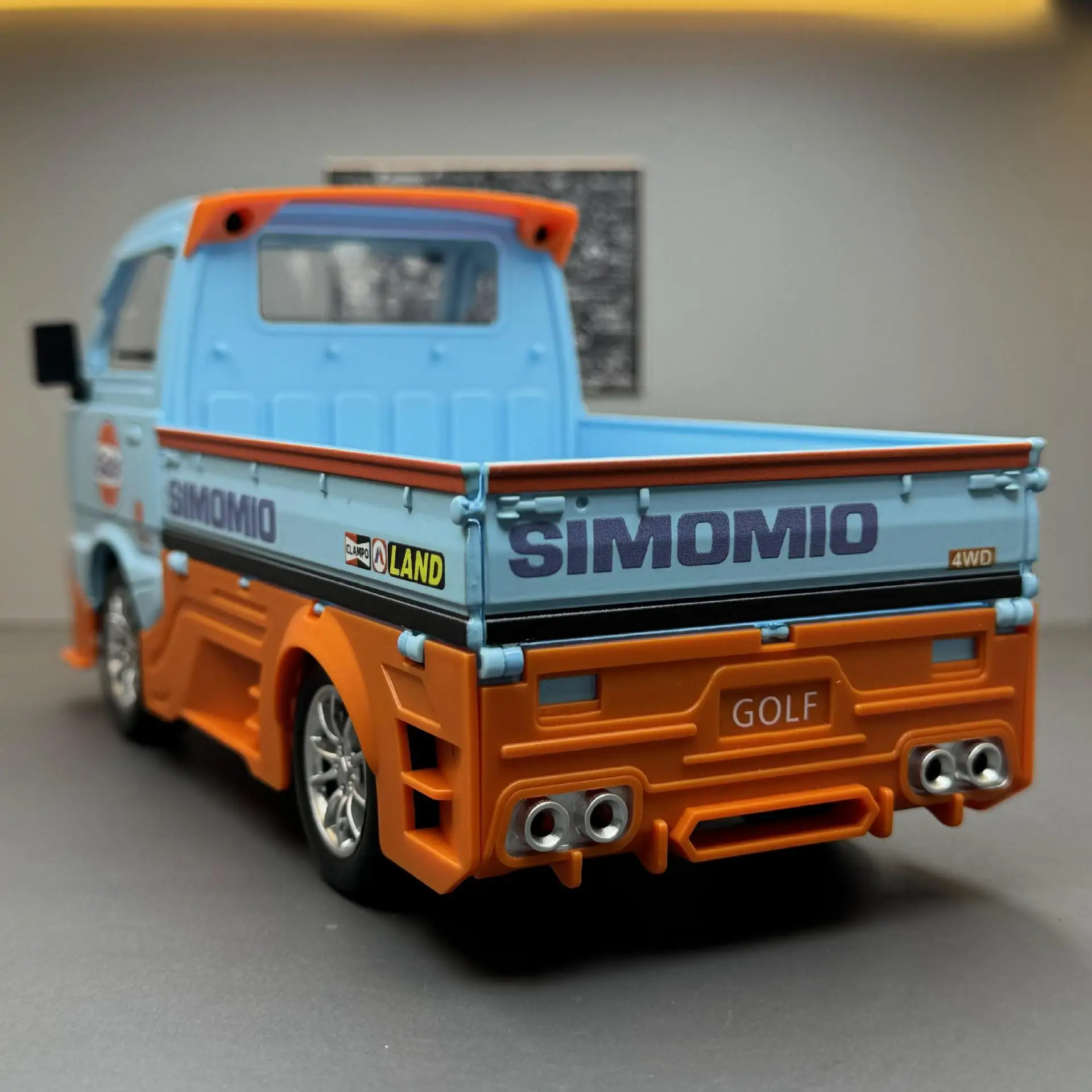 Gulf Petroleum 1:24 Scale Minivan Model Car 2 Gulf Petroleum 1:24 Scale Minivan Model Car - Image 2