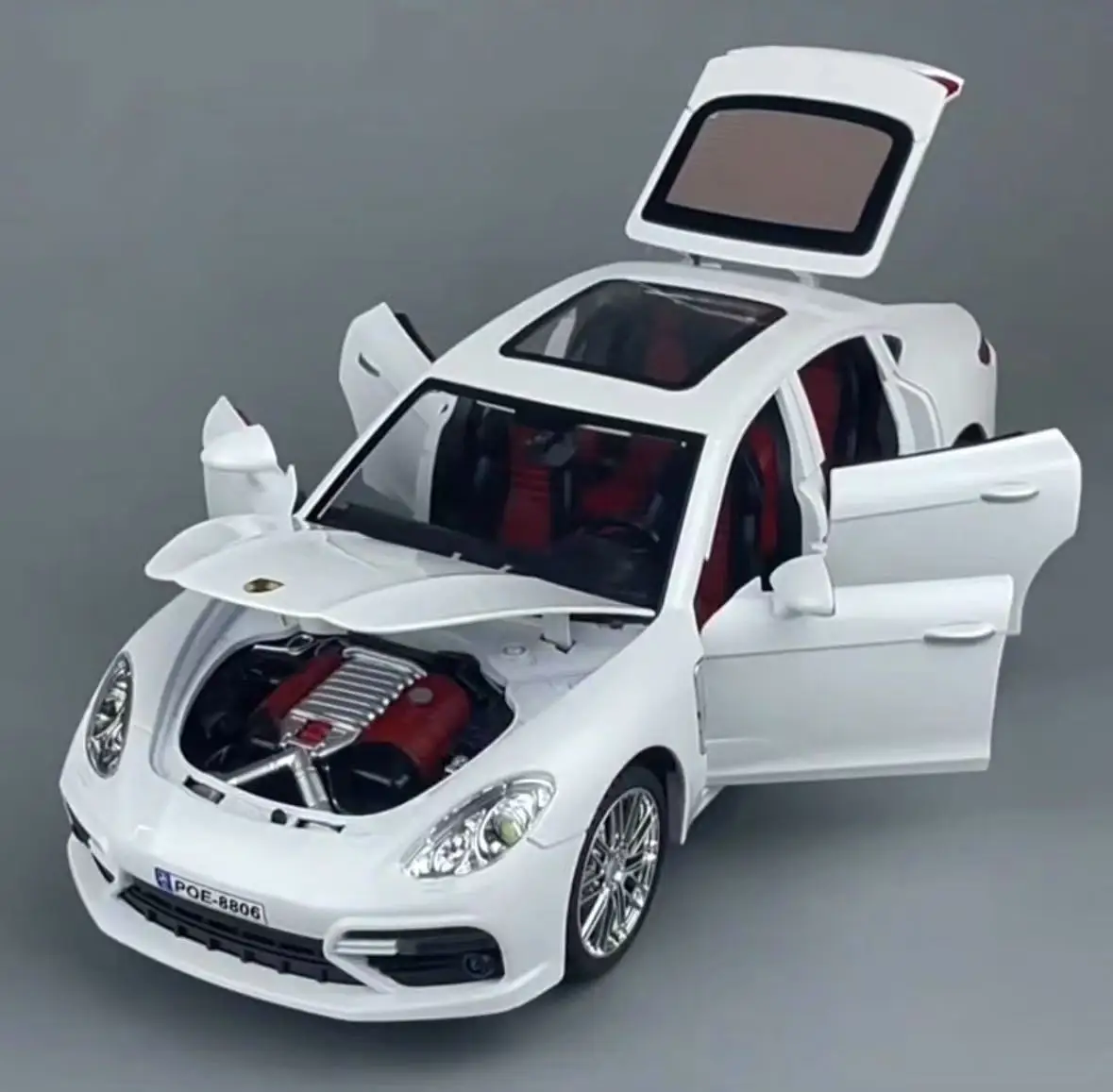 1/18 Scale Porsche Diecast Model in White 2 1/18 Scale Porsche Diecast Model in White - Image 2