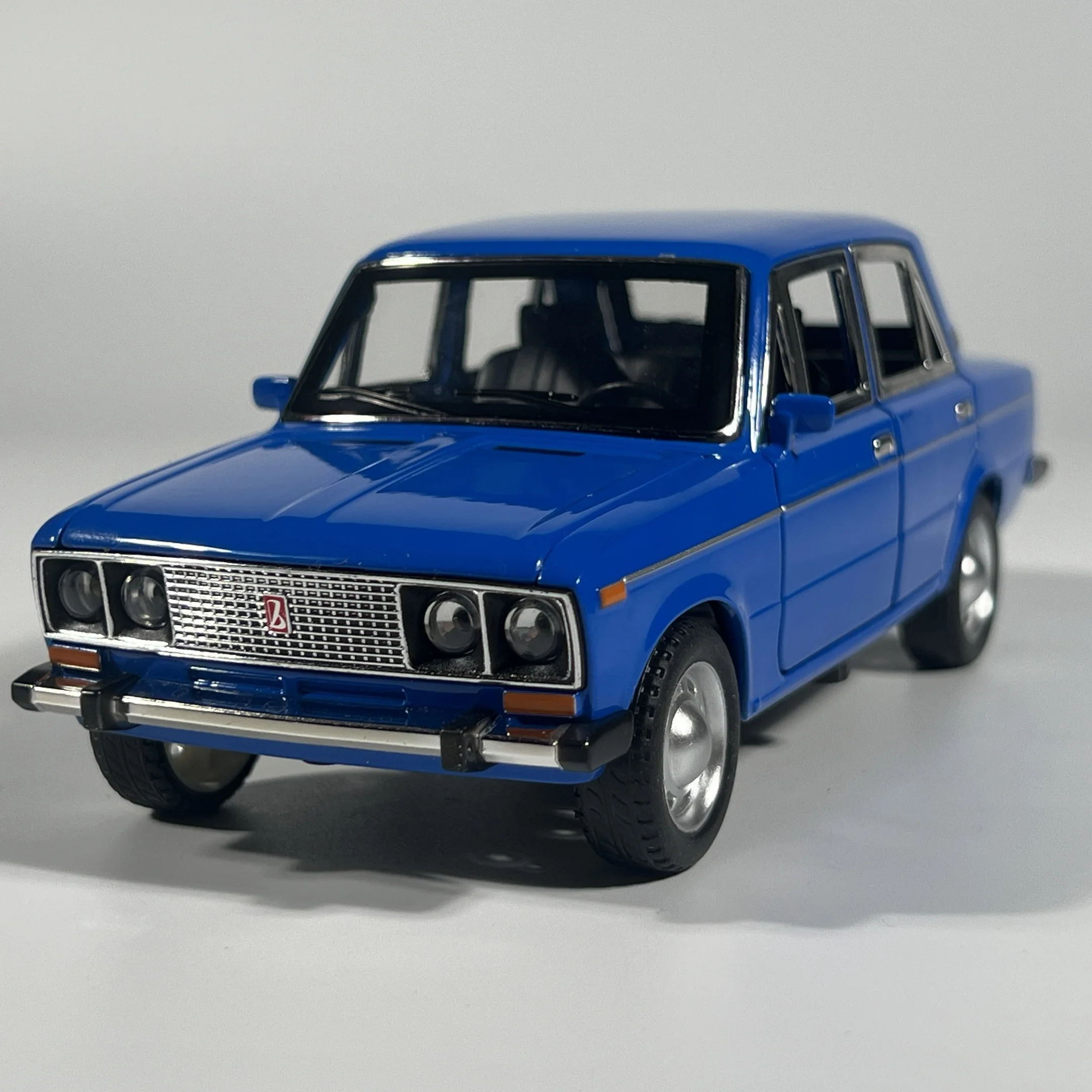 LADA 2106 1:24 Diecast Model Car with Sound 3 LADA 2106 1:24 Diecast Model Car with Sound - Image 3