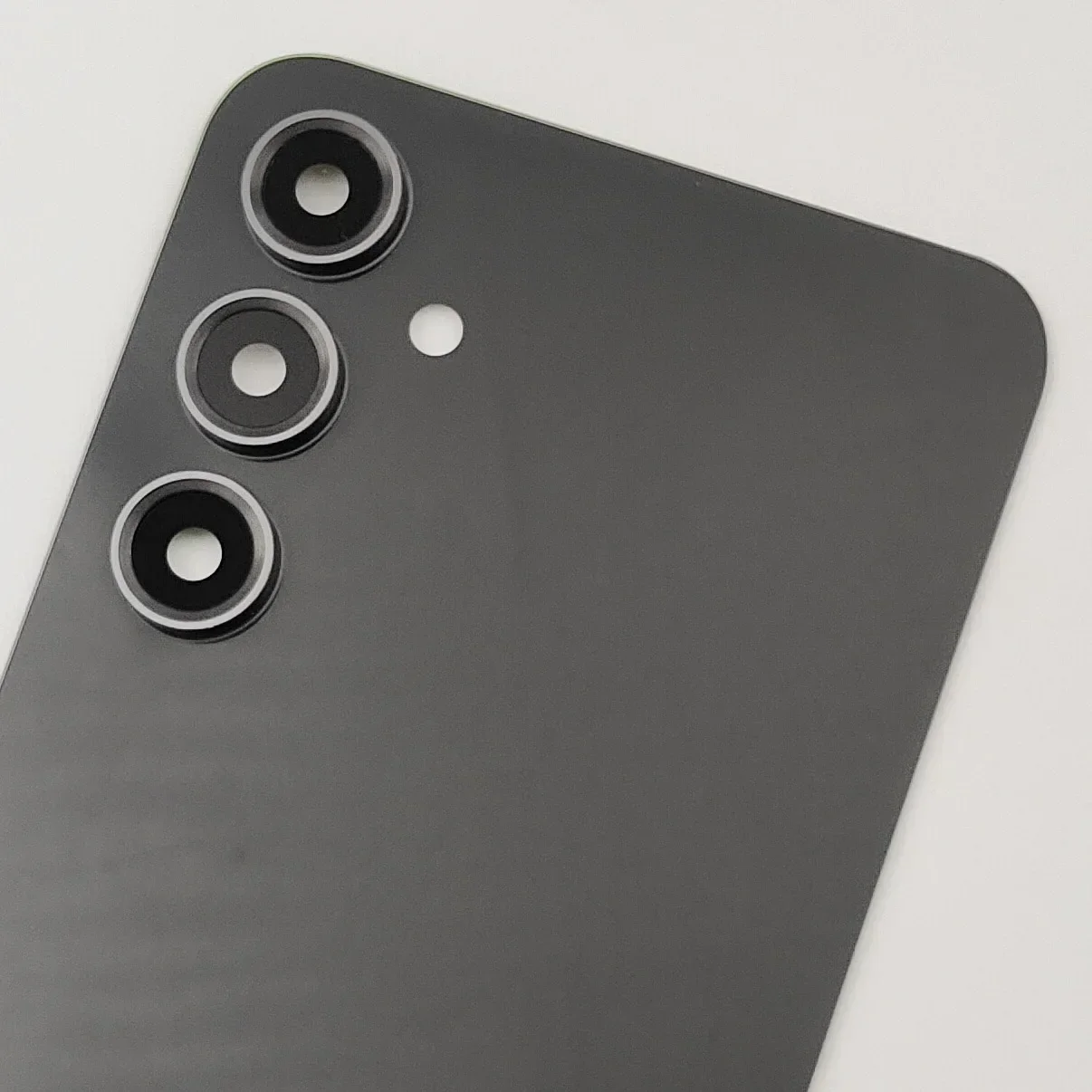 Stylish Glass Battery Cover for Galaxy S23 FE 4 Stylish Glass Battery Cover for Galaxy S23 FE - Image 4