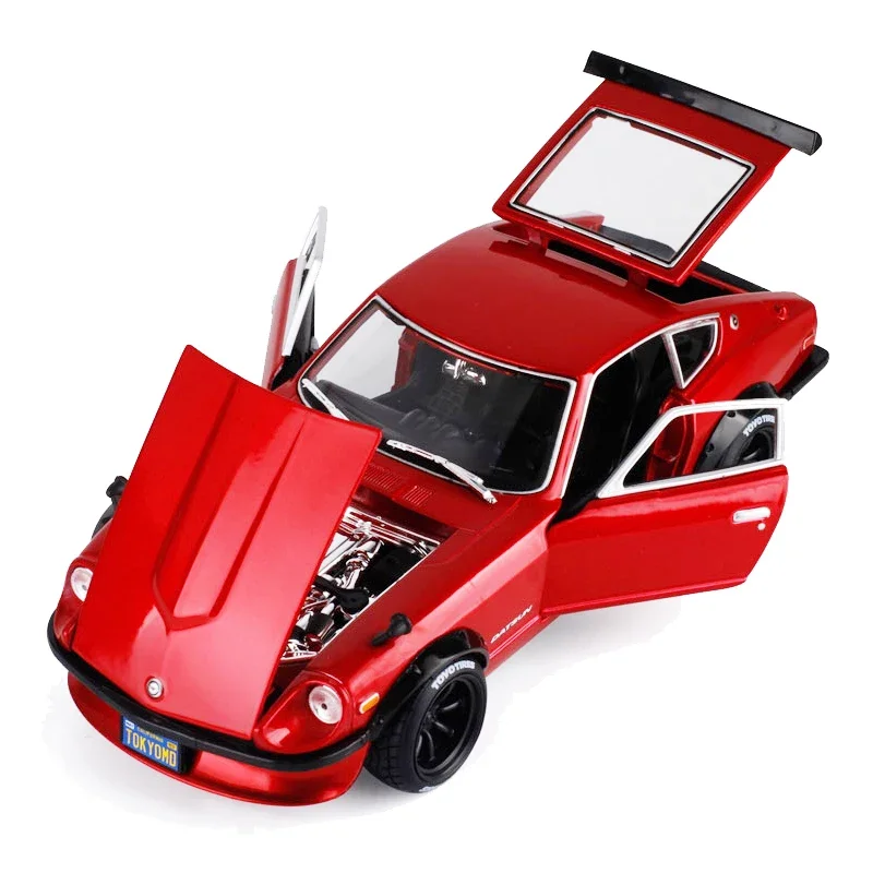 1971 Datsun 240Z 1:18 Scale Diecast Model 3 1971 Datsun 240Z 1:18 Scale Diecast Model - Image 3