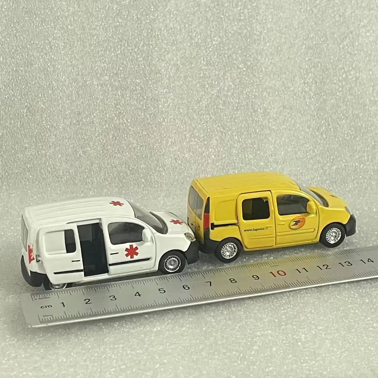 Renault Kangoo 1:64 Diecast Model, Unique Designs 2 Renault Kangoo 1:64 Diecast Model, Unique Designs - Image 2