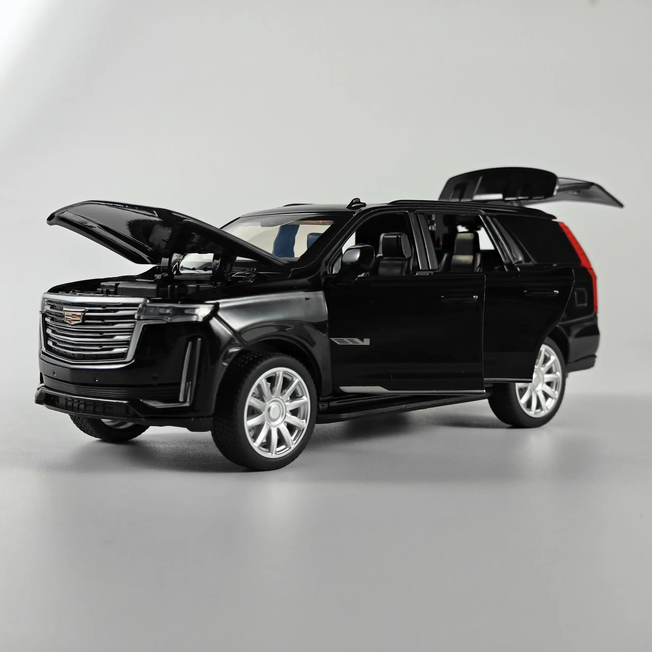Diecast Cadillac Escalade 1:32 Scale Model 4 Diecast Cadillac Escalade 1:32 Scale Model - Image 4