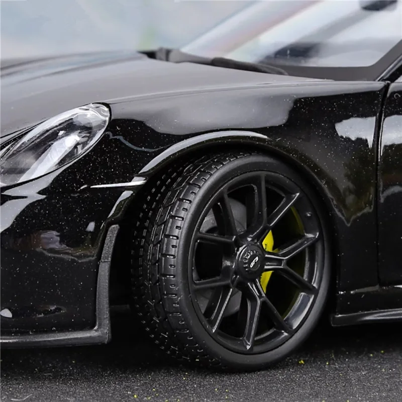 Maisto 1:18 2022 Porsche 911 GT3 RS Model 5 Maisto 1:18 2022 Porsche 911 GT3 RS Model - Image 5