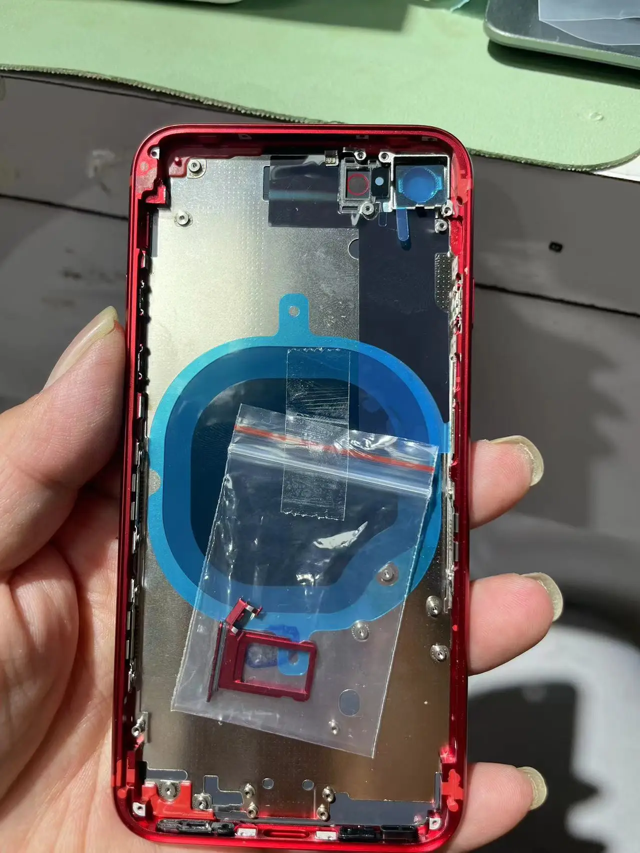 iPhone SE2022 Red Metal Frame Accessory 4 iPhone SE2022 Red Metal Frame Accessory - Image 4