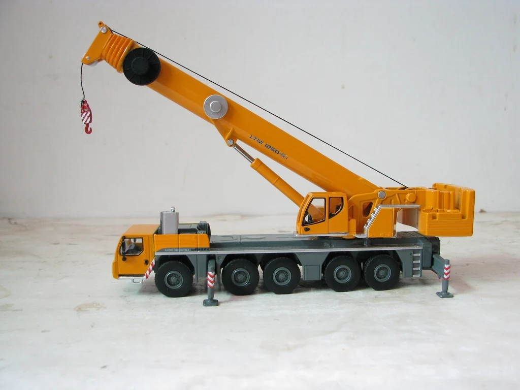 Diecast 1:87 Scale LIEBHERR Crane Model 3 Diecast 1:87 Scale LIEBHERR Crane Model - Image 3
