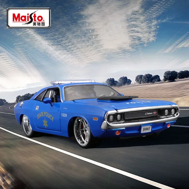 1970 Dodge Challenger R/T Coupe Diecast Model 2 1970 Dodge Challenger R/T Coupe Diecast Model - Image 2