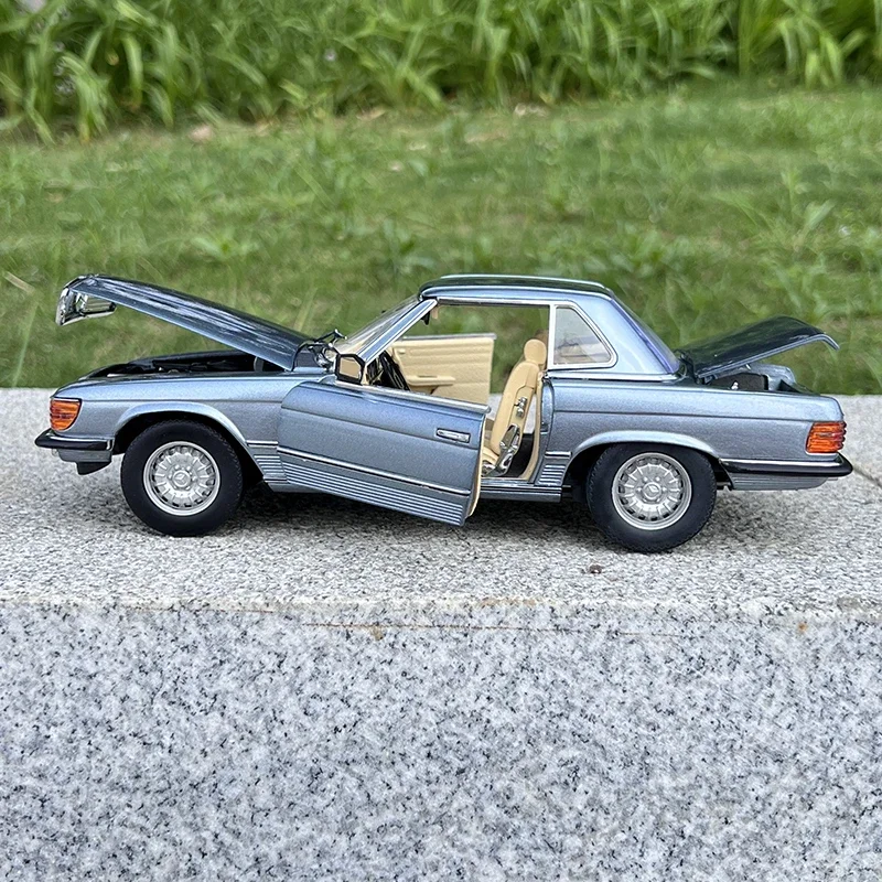 Mercedes-Benz 350SL Diecast Model 1/18 Scale 4 Mercedes-Benz 350SL Diecast Model 1/18 Scale - Image 4