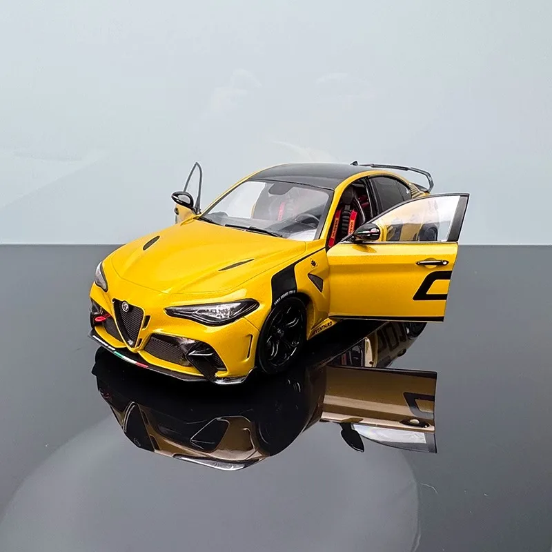 SOLIDO 1:18 Scale Alfa Romeo GTA Diecast Model 4 SOLIDO 1:18 Scale Alfa Romeo GTA Diecast Model - Image 4
