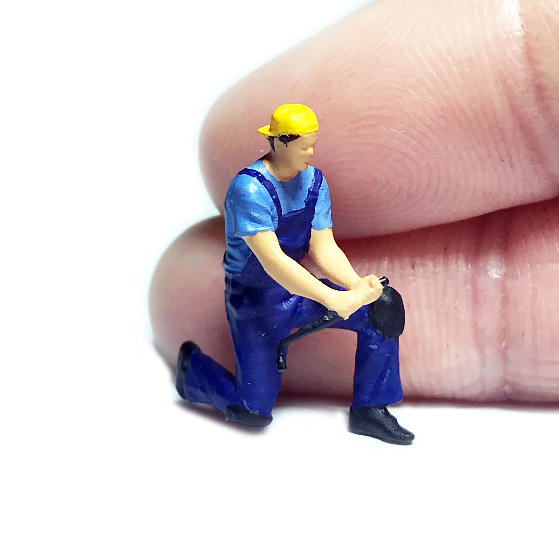 RM 1/64 Miniature Automobile Repairman Figure 6 RM 1/64 Miniature Automobile Repairman Figure - Image 6