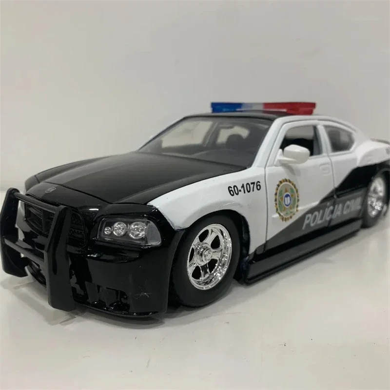 2006 Dodge Charger Police Car Diecast Model 1:24 3 2006 Dodge Charger Police Car Diecast Model 1:24 - Image 3