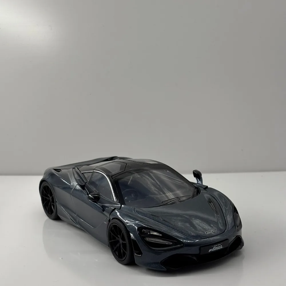 McLaren 720S 1:24 Scale Die-Cast Model 4 McLaren 720S 1:24 Scale Die-Cast Model - Image 4